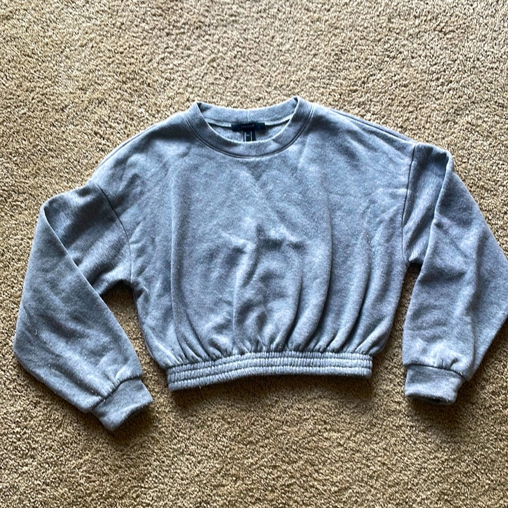 Cropped Gray crewneck
